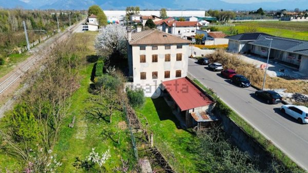 casa indipendente in vendita a Rosà