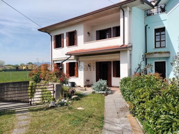 casa indipendente in vendita a Rosà