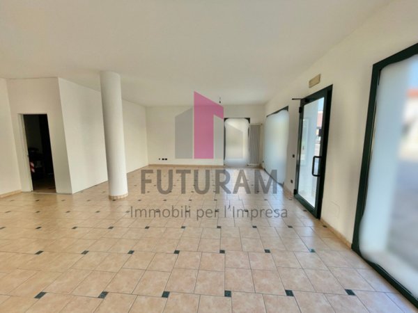 negozio in vendita a Rosà in zona Cusinati