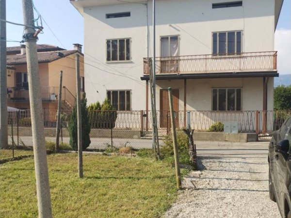 casa indipendente in vendita a Rosà in zona Travettore