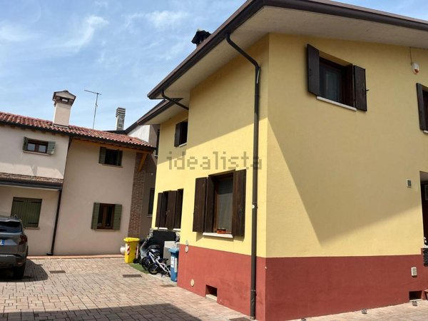 casa indipendente in vendita a Rosà