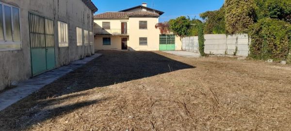 terreno edificabile in vendita a Rosà