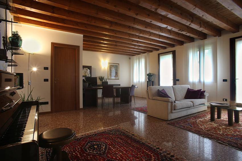 intera palazzina in vendita a Rosà