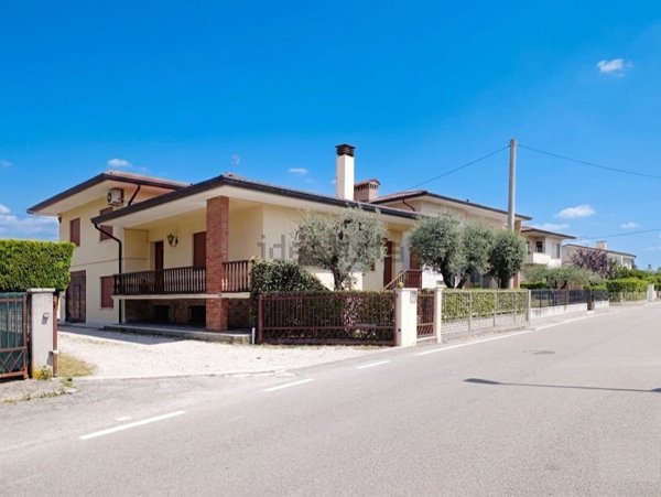 casa indipendente in vendita a Rosà