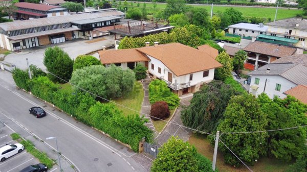 casa indipendente in vendita a Rosà in zona Cusinati