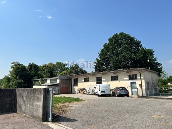 locale di sgombero in vendita a Rosà in zona San Pietro