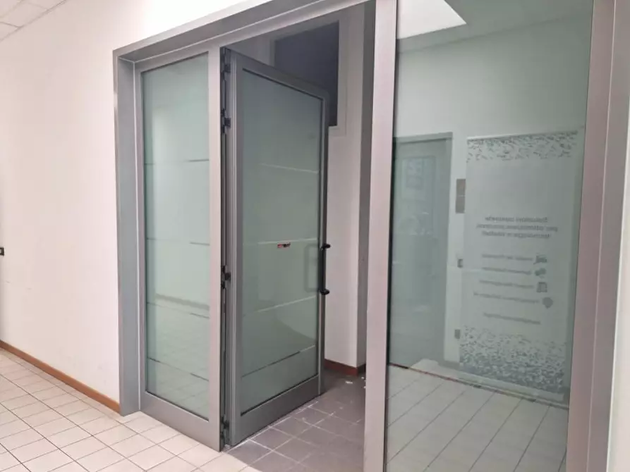negozio in vendita a Rosà in zona Cusinati