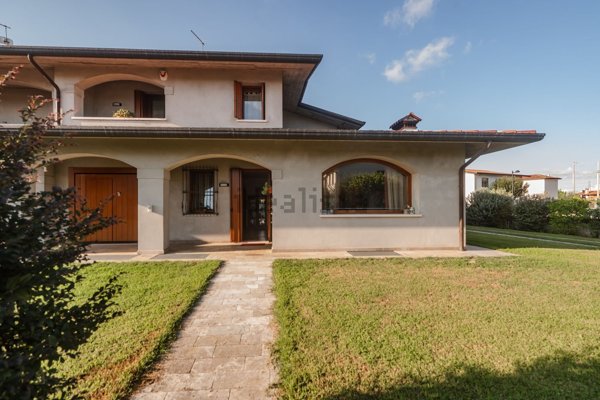 casa indipendente in vendita a Rosà in zona Cusinati