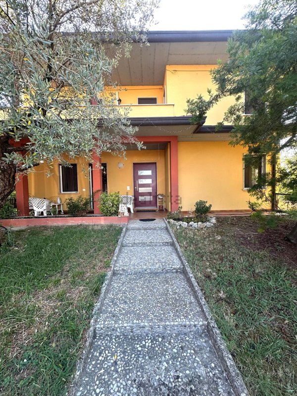 casale in vendita a Rosà in zona San Pietro
