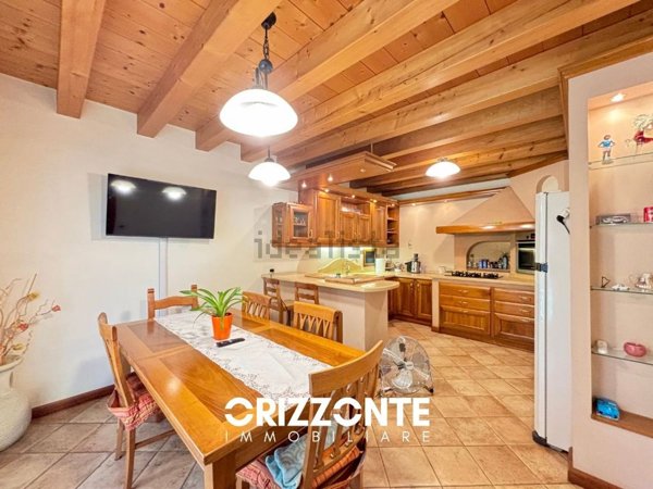 casa indipendente in vendita a Rosà in zona Cusinati