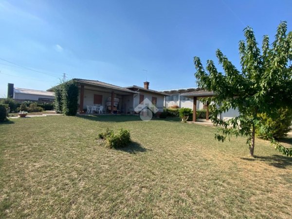 casa indipendente in vendita a Rosà in zona Cusinati