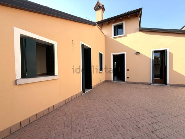 casa indipendente in vendita a Rosà in zona Cusinati