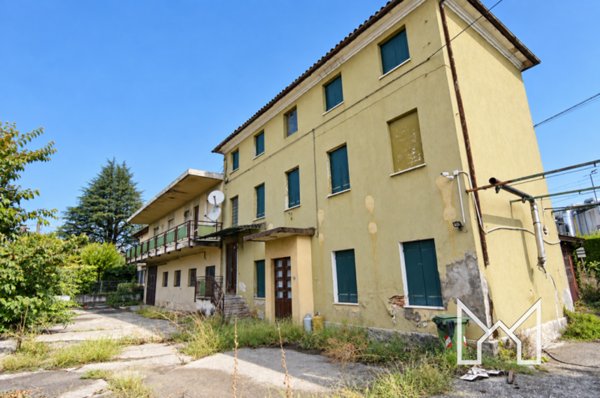 casa indipendente in vendita a Rosà in zona Cusinati