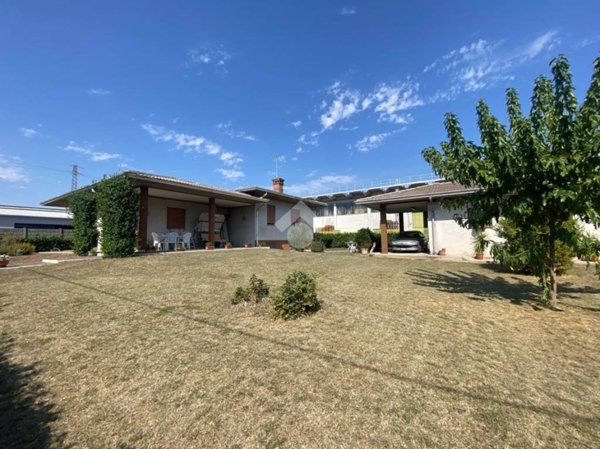 casa indipendente in vendita a Rosà