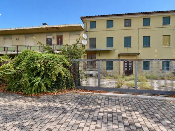 casa indipendente in vendita a Rosà in zona Cusinati