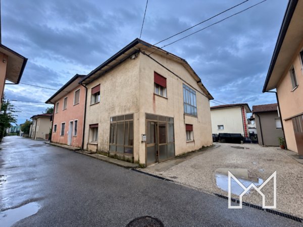 casa indipendente in vendita a Rosà in zona Cusinati