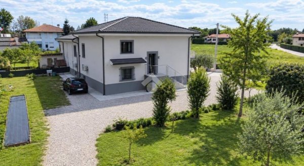casa indipendente in vendita a Rosà