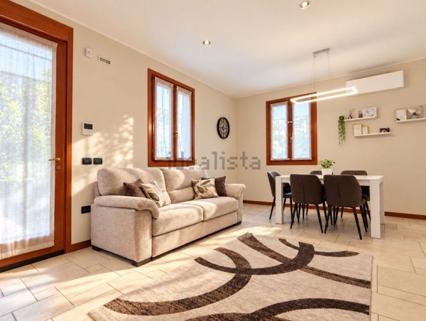 casa indipendente in vendita a Rosà