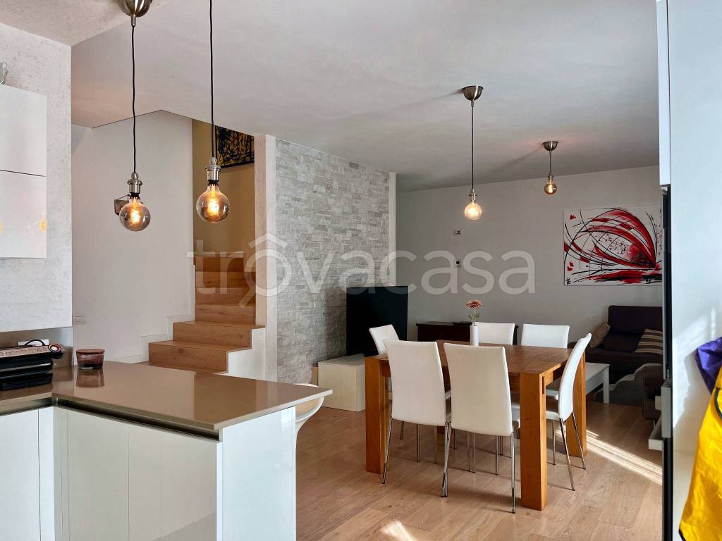 casa indipendente in vendita a Rosà in zona Cusinati