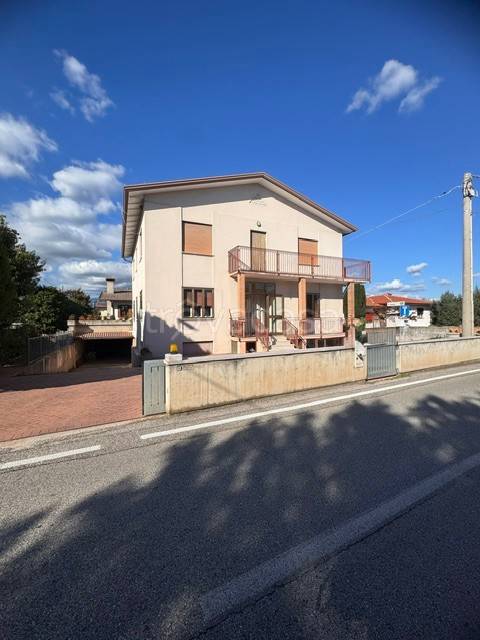 casa indipendente in vendita a Rosà in zona Cusinati