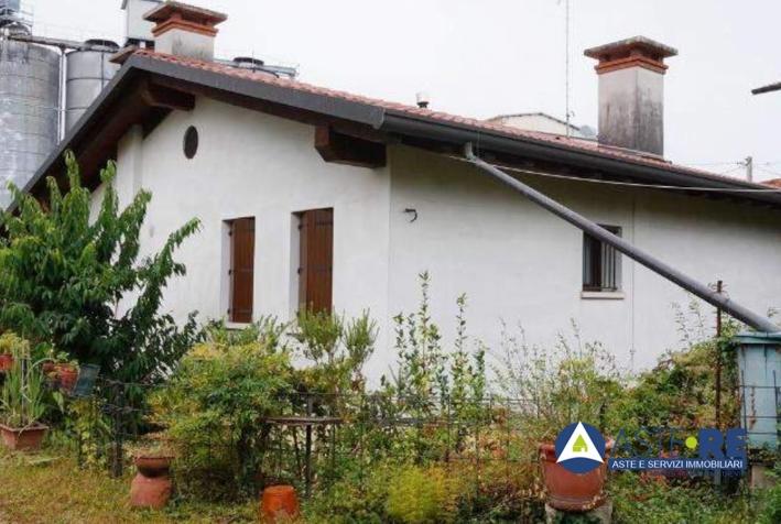 casa indipendente in vendita a Rossano Veneto