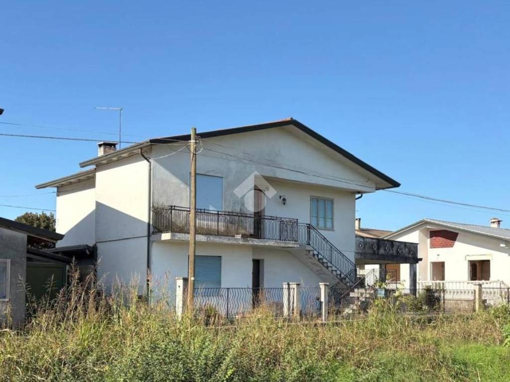 esavano in vendita a Rossano Veneto