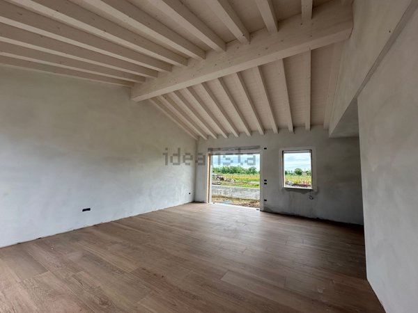 casa indipendente in vendita a Rossano Veneto