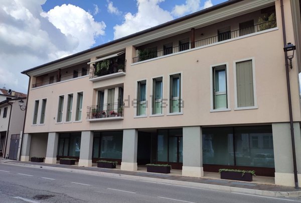locale commerciale in vendita a Rossano Veneto