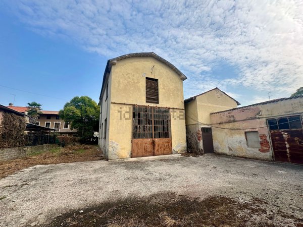 negozio in vendita a Rossano Veneto