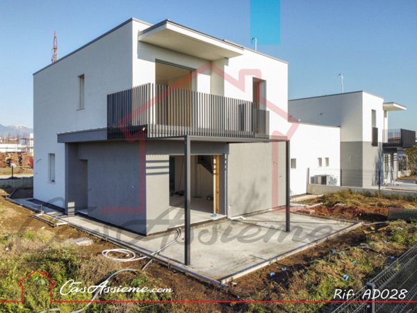casa indipendente in vendita a Rossano Veneto