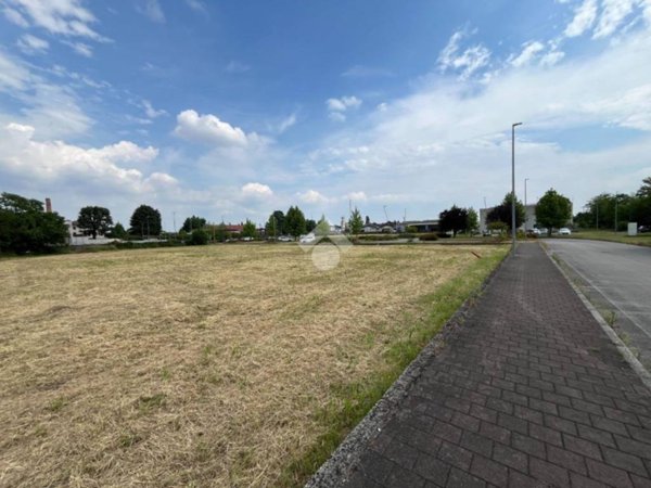 terreno edificabile in vendita a Rossano Veneto