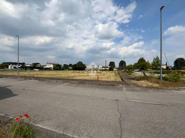 terreno edificabile in vendita a Rossano Veneto