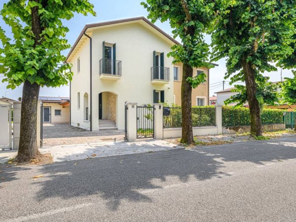casa indipendente in vendita a Rossano Veneto