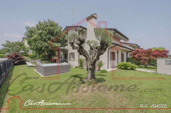 casa indipendente in vendita a Rossano Veneto