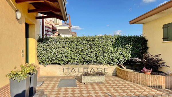 casa indipendente in vendita a Rossano Veneto