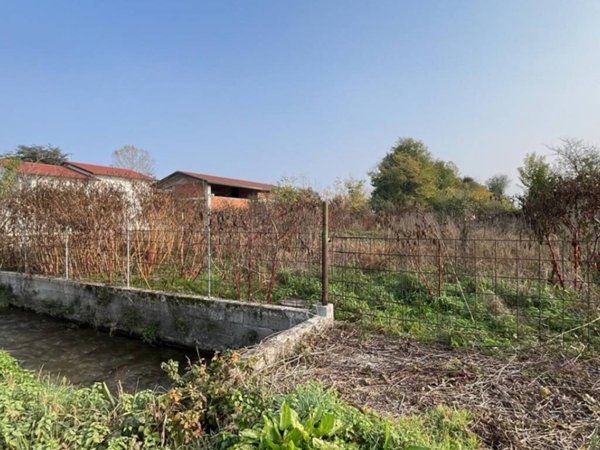 terreno edificabile in vendita a Rossano Veneto