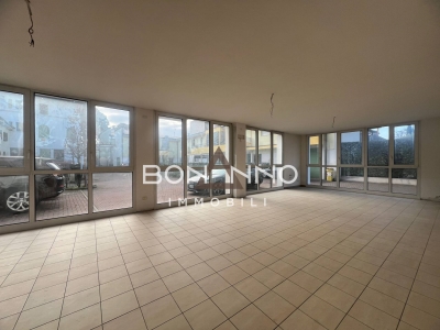 locale commerciale in vendita a Rossano Veneto