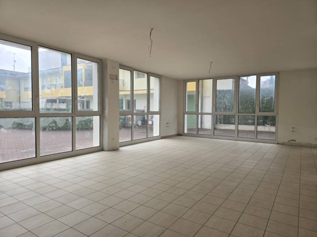 negozio in vendita a Rossano Veneto