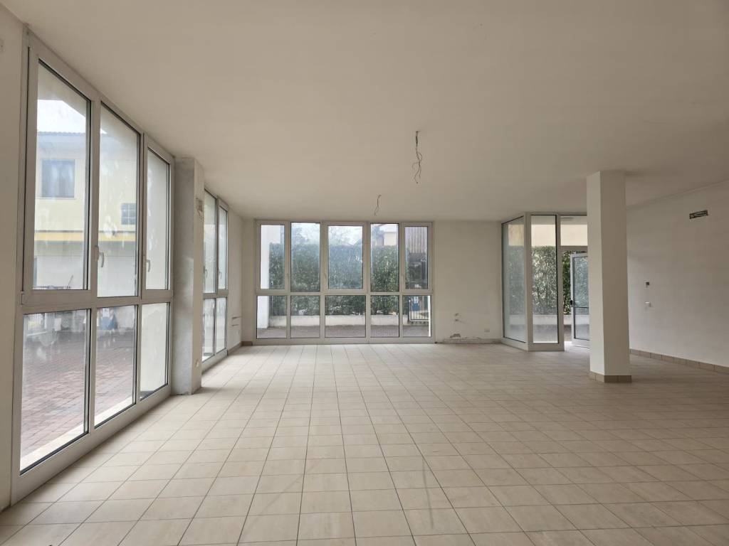 negozio in vendita a Rossano Veneto