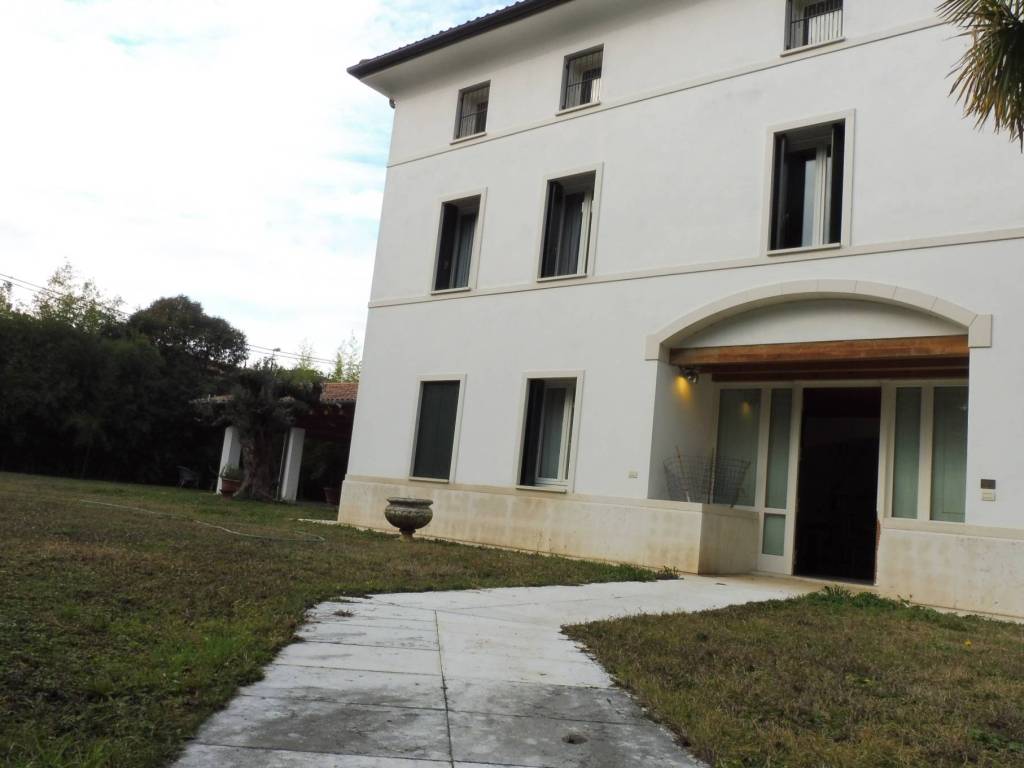 casa indipendente in vendita a Rossano Veneto