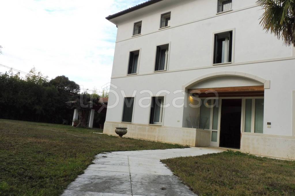 casa indipendente in vendita a Rossano Veneto