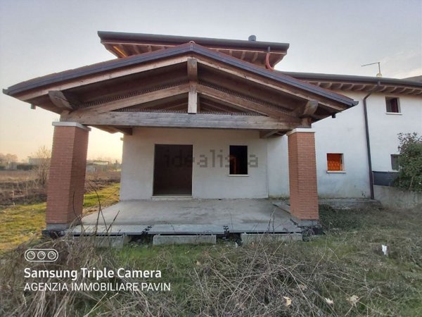 casa indipendente in vendita a Rossano Veneto