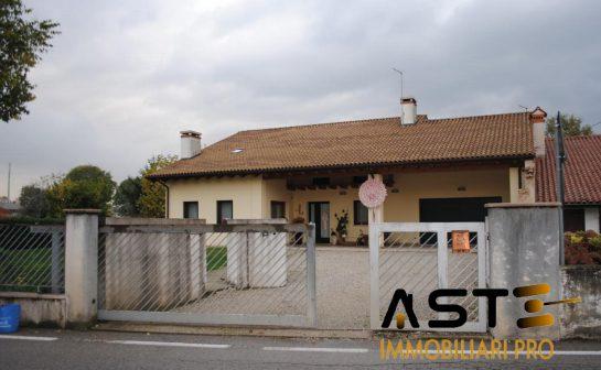 casa indipendente in vendita a Rossano Veneto