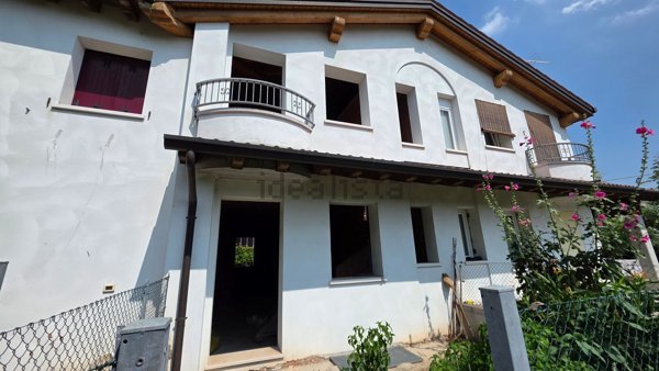 casa indipendente in vendita a Rossano Veneto