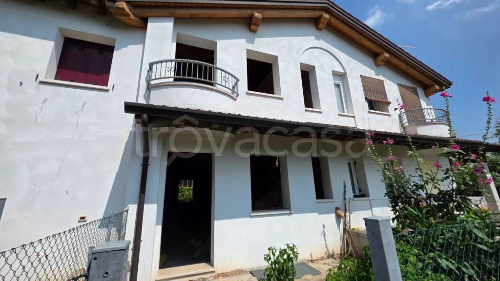 casa indipendente in vendita a Rossano Veneto