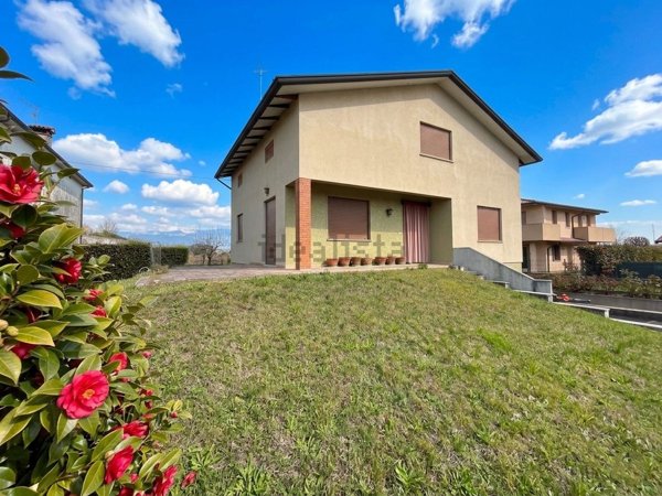 casa indipendente in vendita a Rossano Veneto
