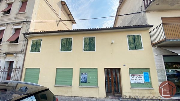 locale commerciale in vendita a Rossano Veneto