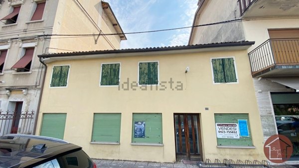 locale commerciale in vendita a Rossano Veneto