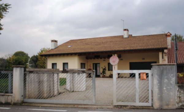 casa indipendente in vendita a Rossano Veneto