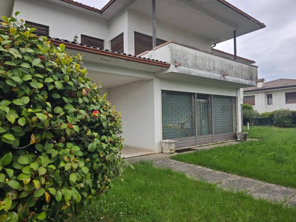 casa indipendente in vendita a Rossano Veneto in zona Mottinello